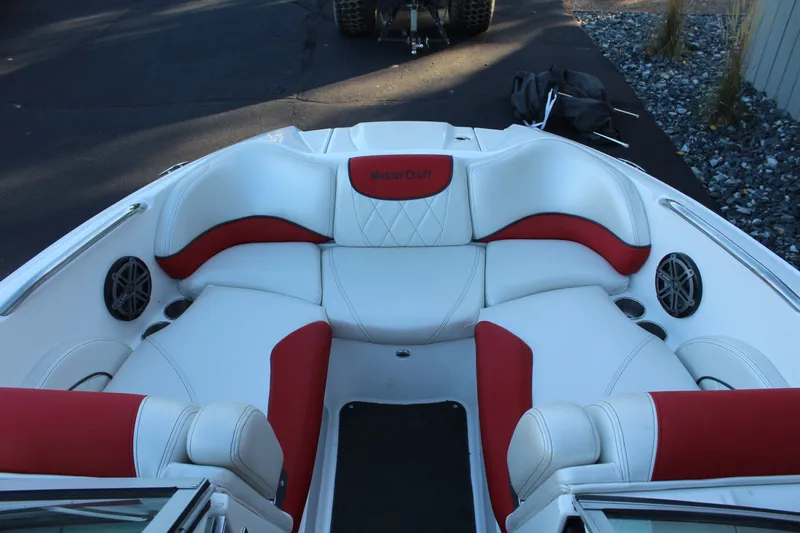 Slide: The Image of MasterCraft X25 2012 - 12