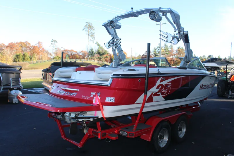 Slide: The Image of MasterCraft X25 2012 - 4