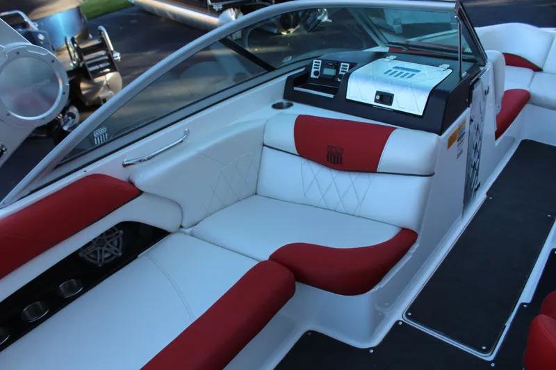 Slide: The Image of MasterCraft X25 2012 - 9