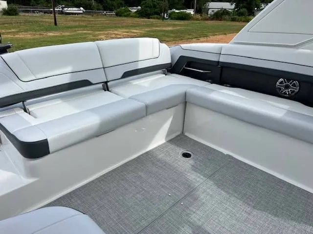 Slide: The Image of Formula Boats 330 CBR 2025 - 21