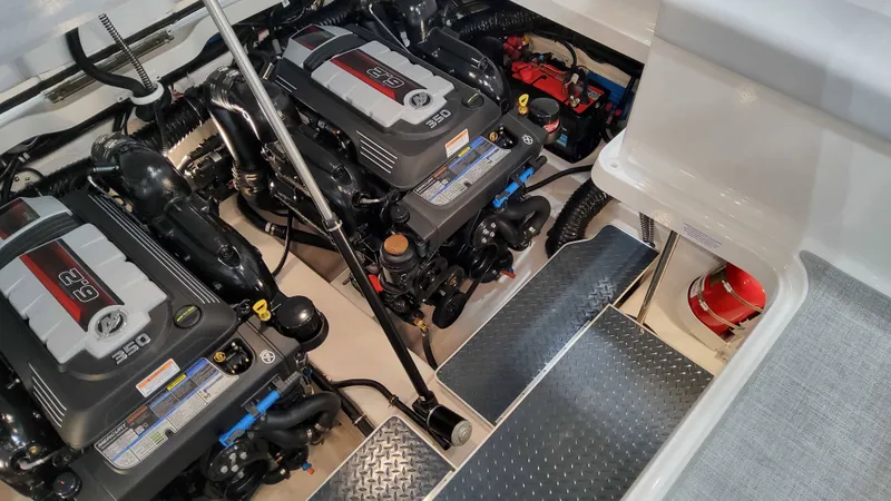 Slide: The Image of Formula Boats 330 CBR 2025 - 5