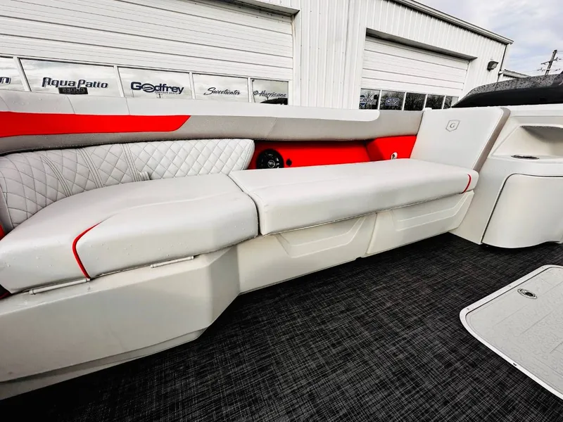 Slide: The Image of Godfrey Sweetwater 2486 SB 27" iMPACT Center Tube Package 2025 - 10