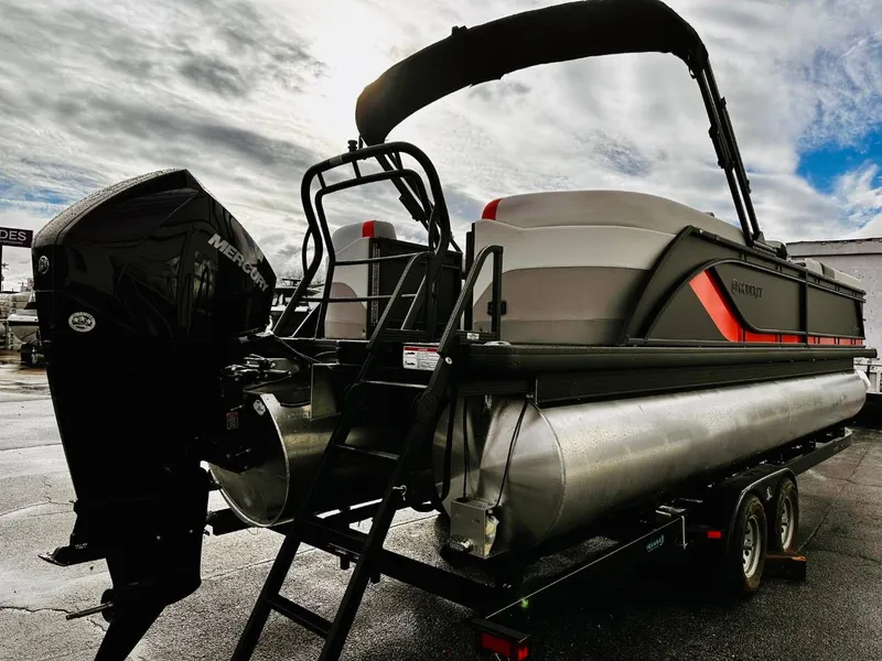 Slide: The Image of Godfrey Sweetwater 2486 SB 27" iMPACT Center Tube Package 2025 - 4