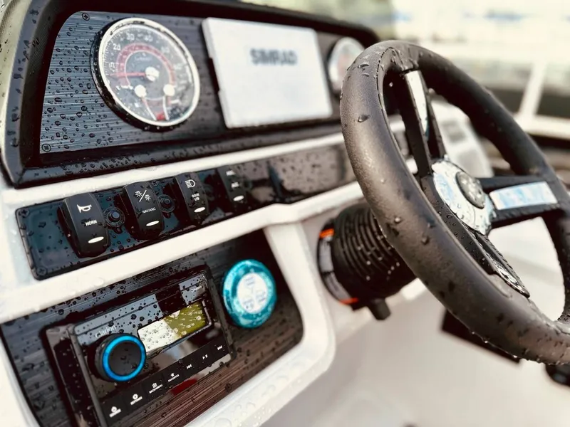 Slide: The Image of Godfrey Sweetwater 2486 SB 27" iMPACT Center Tube Package 2025 - 8