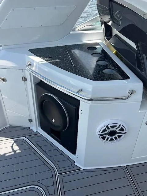 Slide: The Image of Monterey 335 Sport Yacht 2015 - 12