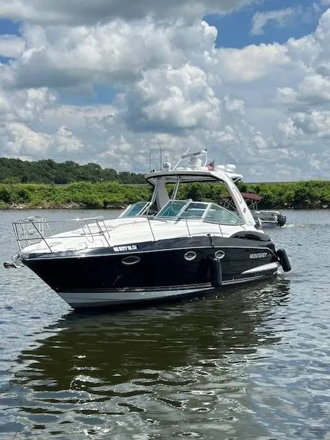 Slide: The Image of Monterey 335 Sport Yacht 2015 - 14