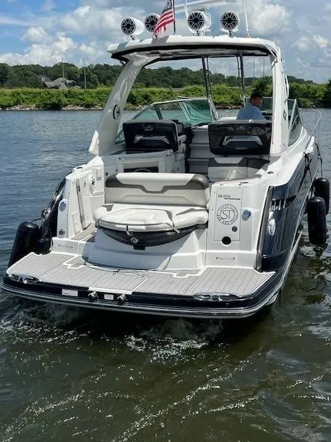 Slide: The Image of Monterey 335 Sport Yacht 2015 - 15