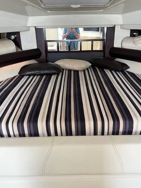 Slide: The Image of Monterey 335 Sport Yacht 2015 - 18