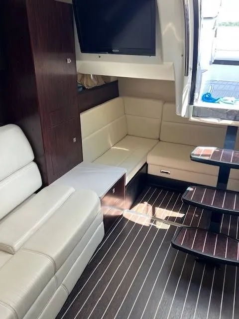 Slide: The Image of Monterey 335 Sport Yacht 2015 - 19