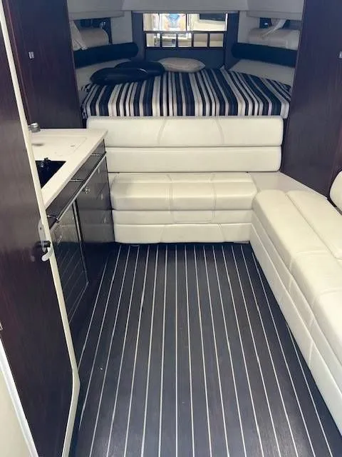 Slide: The Image of Monterey 335 Sport Yacht 2015 - 20