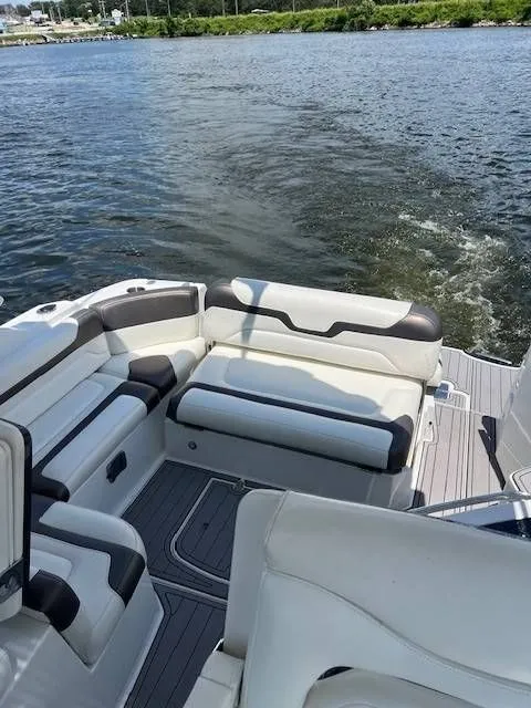 Slide: The Image of Monterey 335 Sport Yacht 2015 - 21