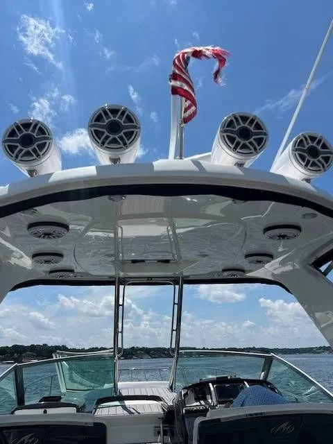 Slide: The Image of Monterey 335 Sport Yacht 2015 - 24