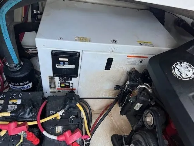 Slide: The Image of Monterey 335 Sport Yacht 2015 - 28