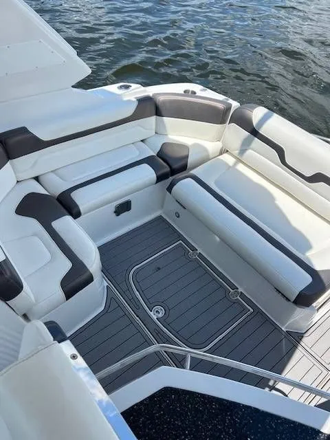 Slide: The Image of Monterey 335 Sport Yacht 2015 - 29