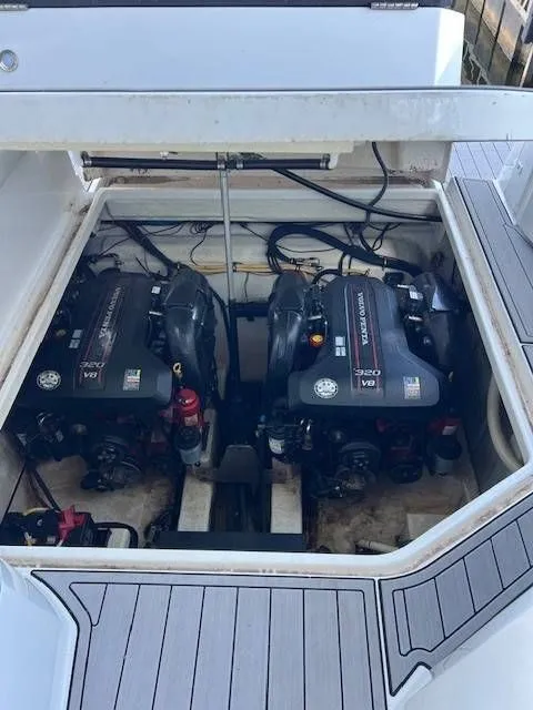 Slide: The Image of Monterey 335 Sport Yacht 2015 - 33