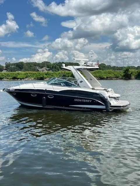 Slide: The Image of Monterey 335 Sport Yacht 2015 - 5