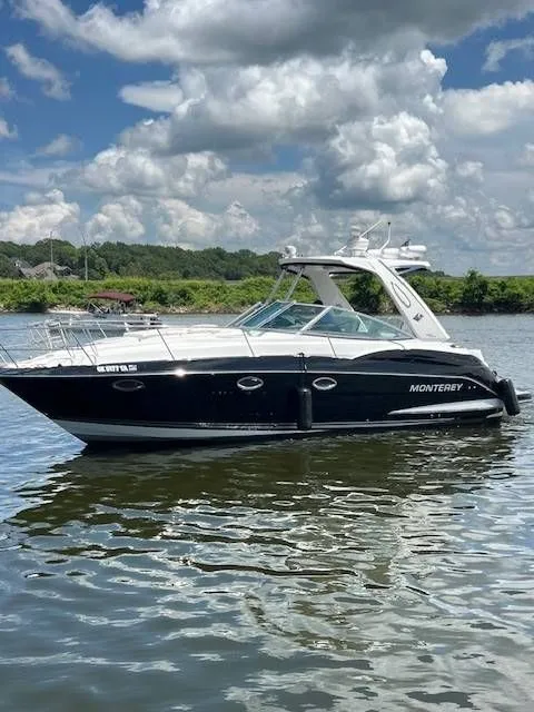 Slide: The Image of Monterey 335 Sport Yacht 2015 - 8