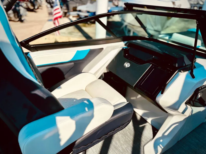 Slide: The Image of Godfrey XP 2700 W w/iMPACT PLUS Toon Package 2024 - 13