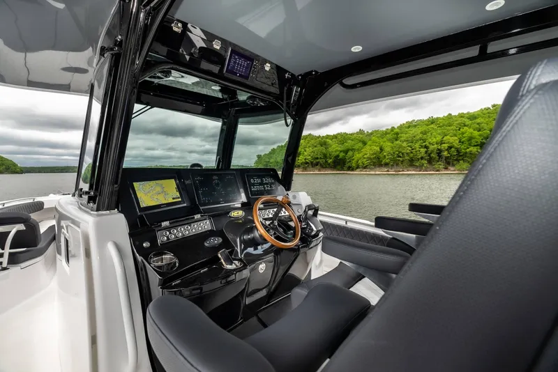 Slide: The Image of HCB 42 Lujo 2024 - 28