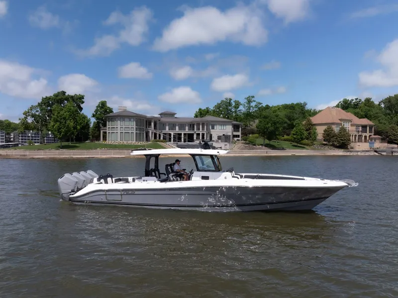 Slide: The Image of HCB 42 Lujo 2024 - 4