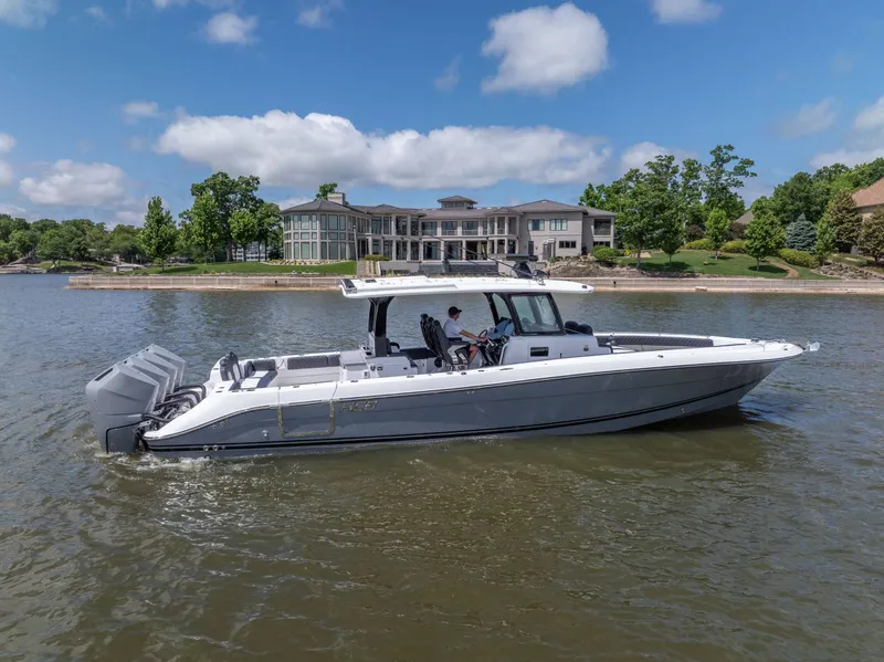 Slide: The Image of HCB 42 Lujo 2024 - 7