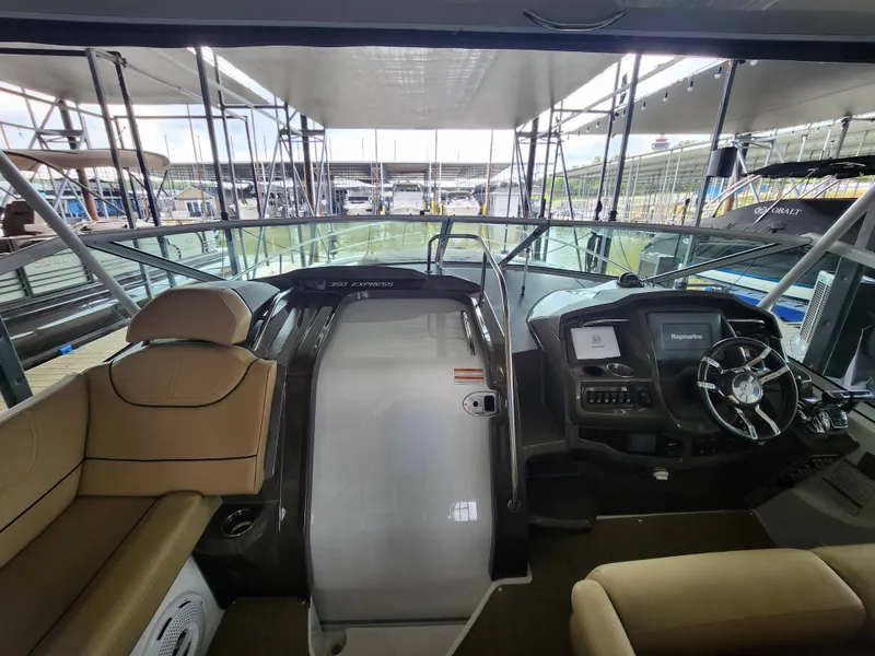 Slide: The Image of Cruisers 350 Express 2014 - 17