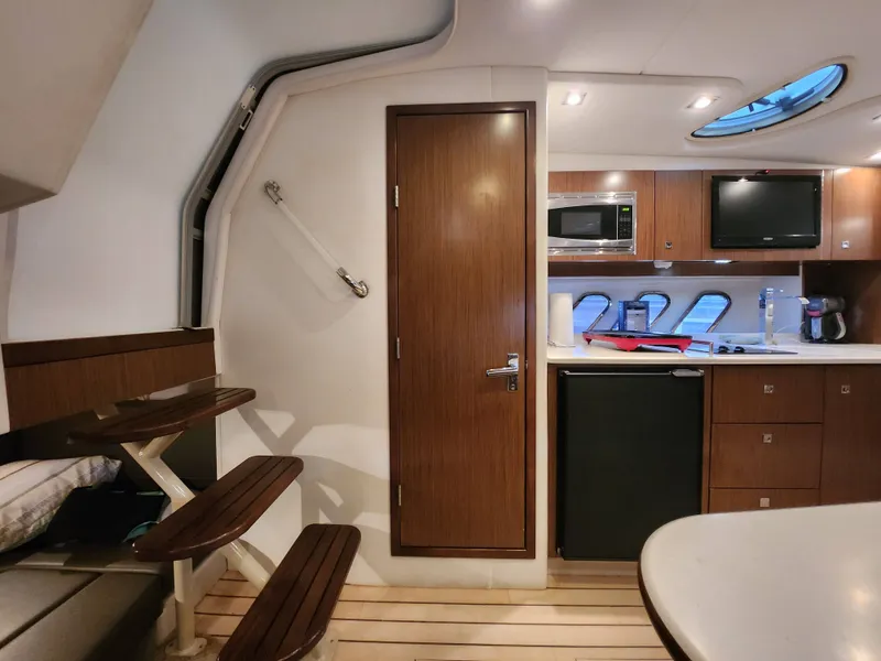 Slide: The Image of Cruisers 350 Express 2014 - 18