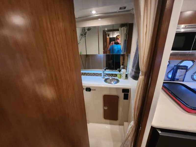 Slide: The Image of Cruisers 350 Express 2014 - 21