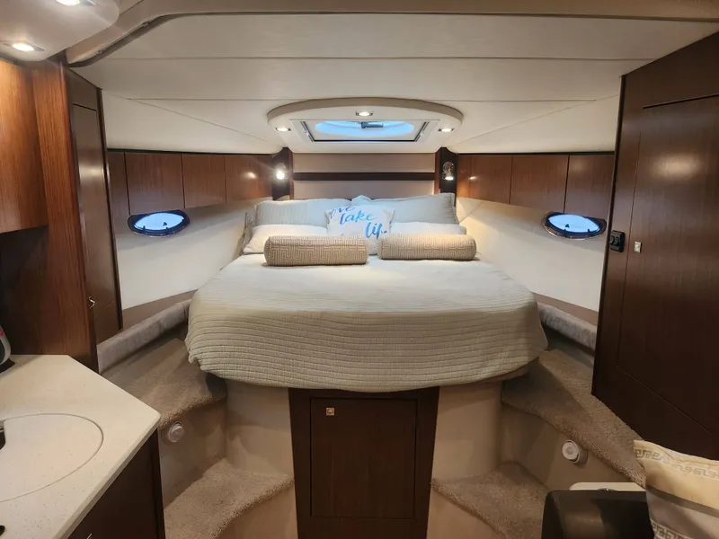 Slide: The Image of Cruisers 350 Express 2014 - 23