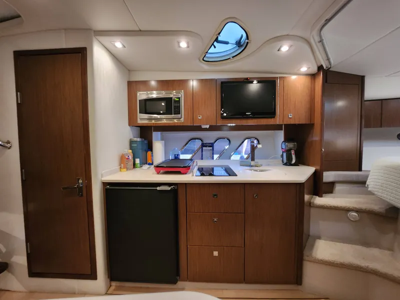 Slide: The Image of Cruisers 350 Express 2014 - 27