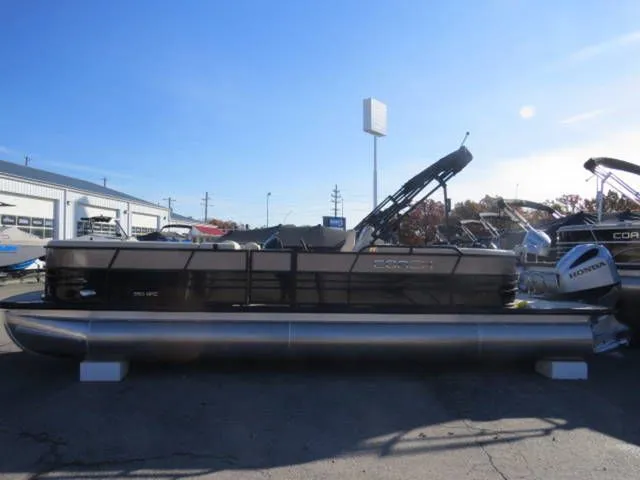 The Image of Coach Pontoons 263 RFC 2023 - 1