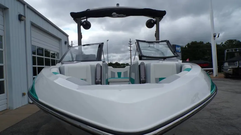 Slide: The Image of Malibu Wakesetter 23 LSV 2022 - 18