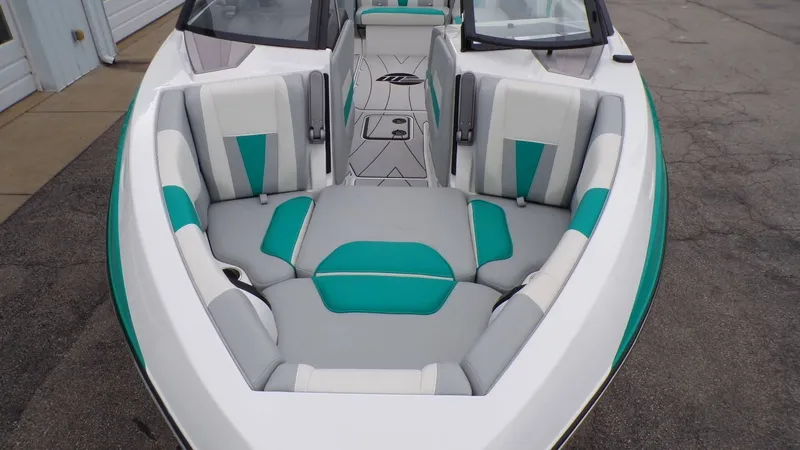 Slide: The Image of Malibu Wakesetter 23 LSV 2022 - 21
