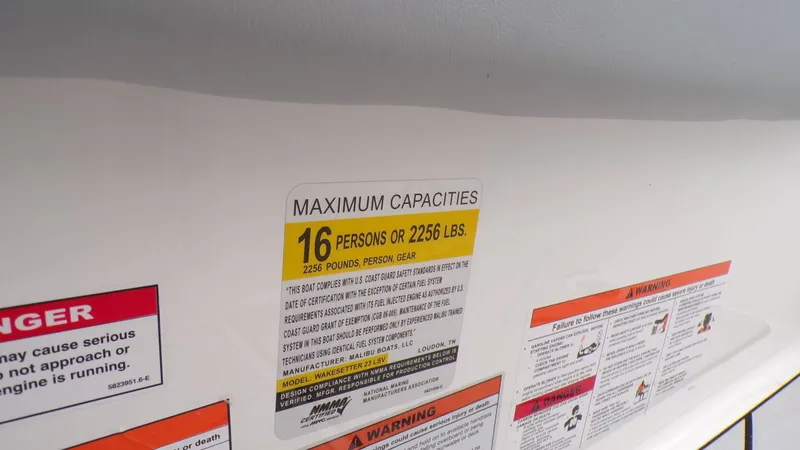 Slide: The Image of Malibu Wakesetter 23 LSV 2022 - 25