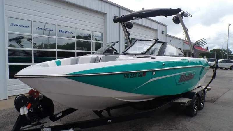 Slide: The Image of Malibu Wakesetter 23 LSV 2022 - 6
