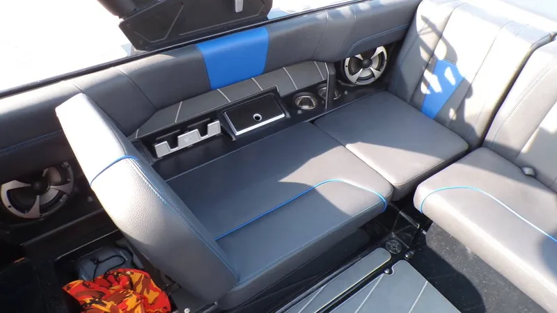 Slide: The Image of Malibu Malibu Wakesetter 23 LSV 2021 - 12