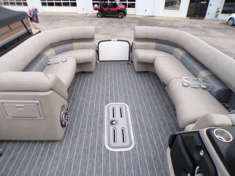 Slide: The Image of Premier 270 Intrigue RF 2024 - 10