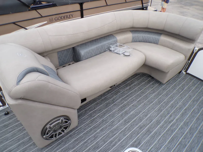 Slide: The Image of Premier 270 Intrigue RF 2024 - 13