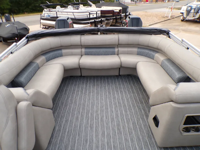 Slide: The Image of Premier 270 Intrigue RF 2024 - 15