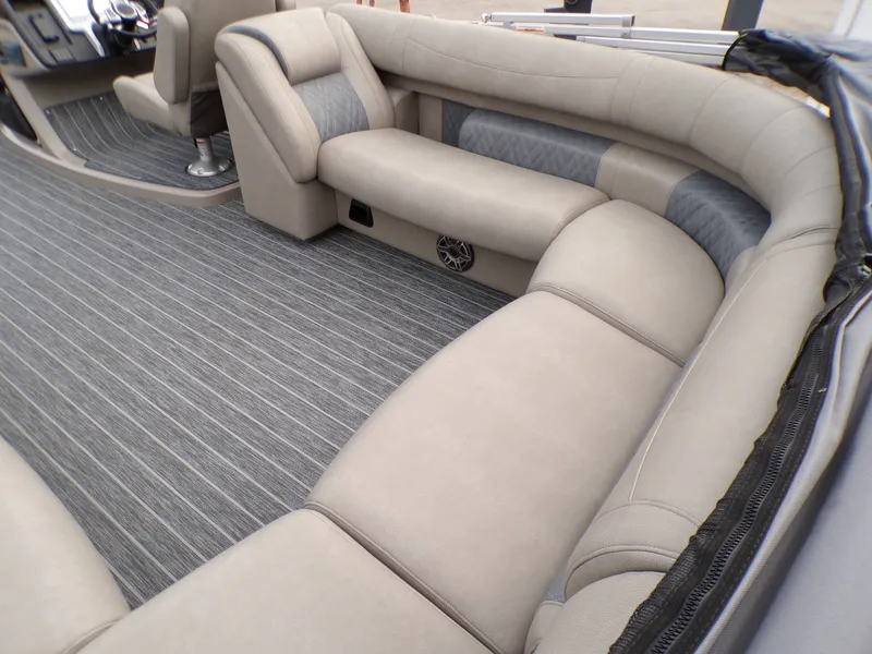 Slide: The Image of Premier 270 Intrigue RF 2024 - 16