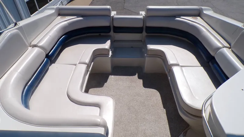 Slide: The Image of Regal Ventura 8.3 SE 1997 - 15