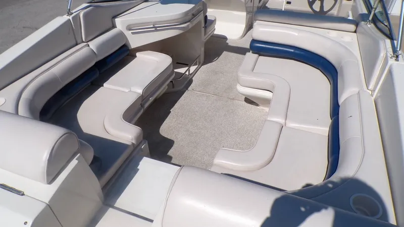 Slide: The Image of Regal Ventura 8.3 SE 1997 - 17