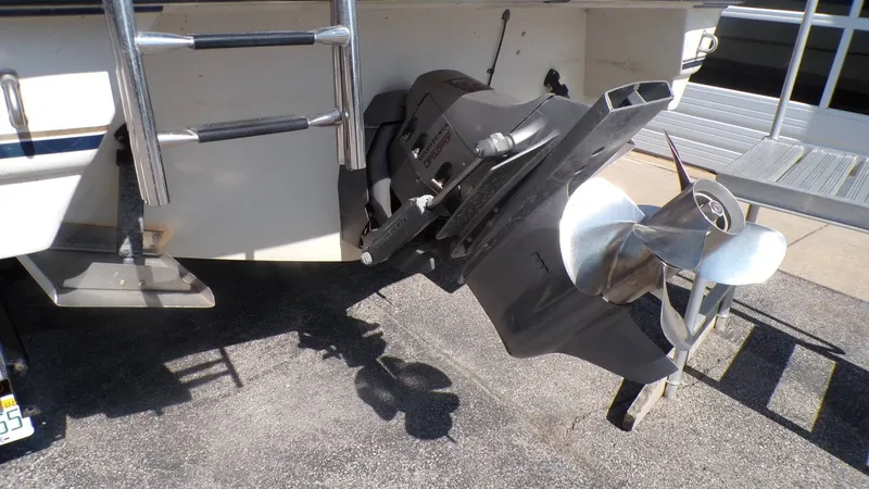 Slide: The Image of Regal Ventura 8.3 SE 1997 - 23