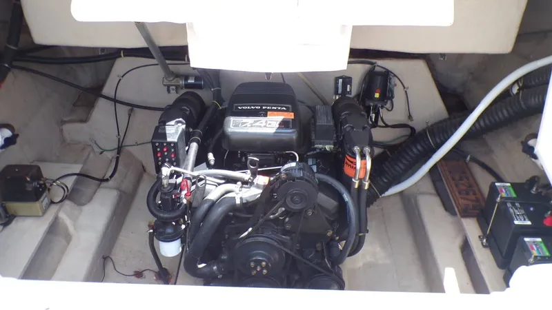 Slide: The Image of Regal Ventura 8.3 SE 1997 - 24