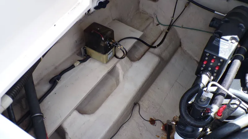 Slide: The Image of Regal Ventura 8.3 SE 1997 - 26