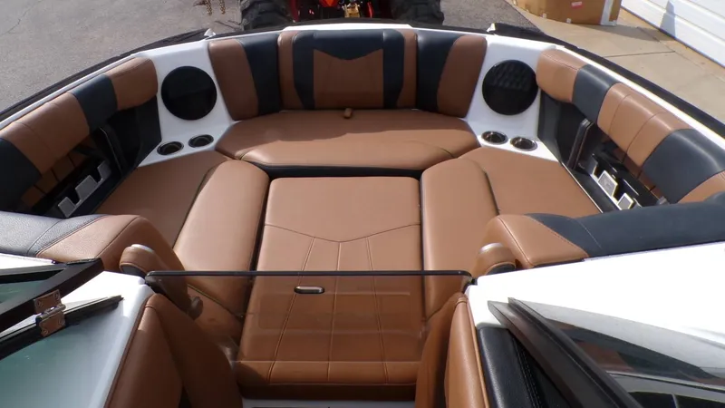 Slide: The Image of Malibu Wakesetter 23 MXZ 2022 - 10