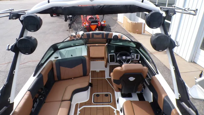 Slide: The Image of Malibu Wakesetter 23 MXZ 2022 - 11