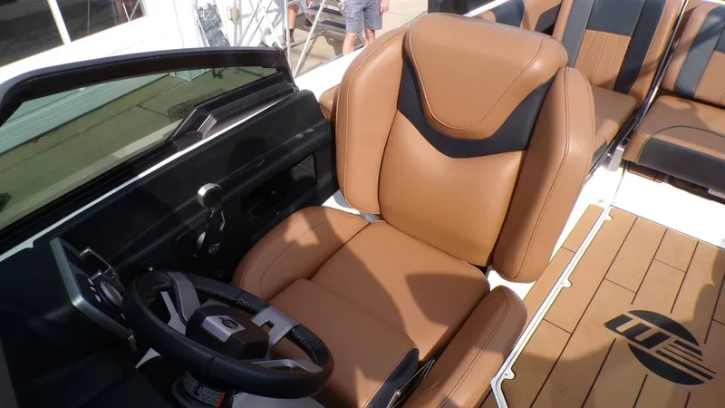 Slide: The Image of Malibu Wakesetter 23 MXZ 2022 - 12