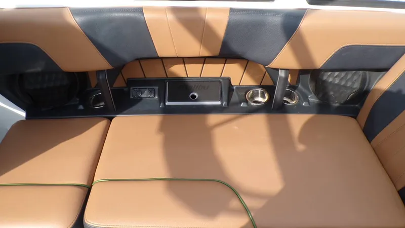 Slide: The Image of Malibu Wakesetter 23 MXZ 2022 - 13