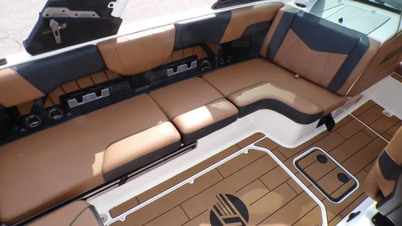 Slide: The Image of Malibu Wakesetter 23 MXZ 2022 - 14